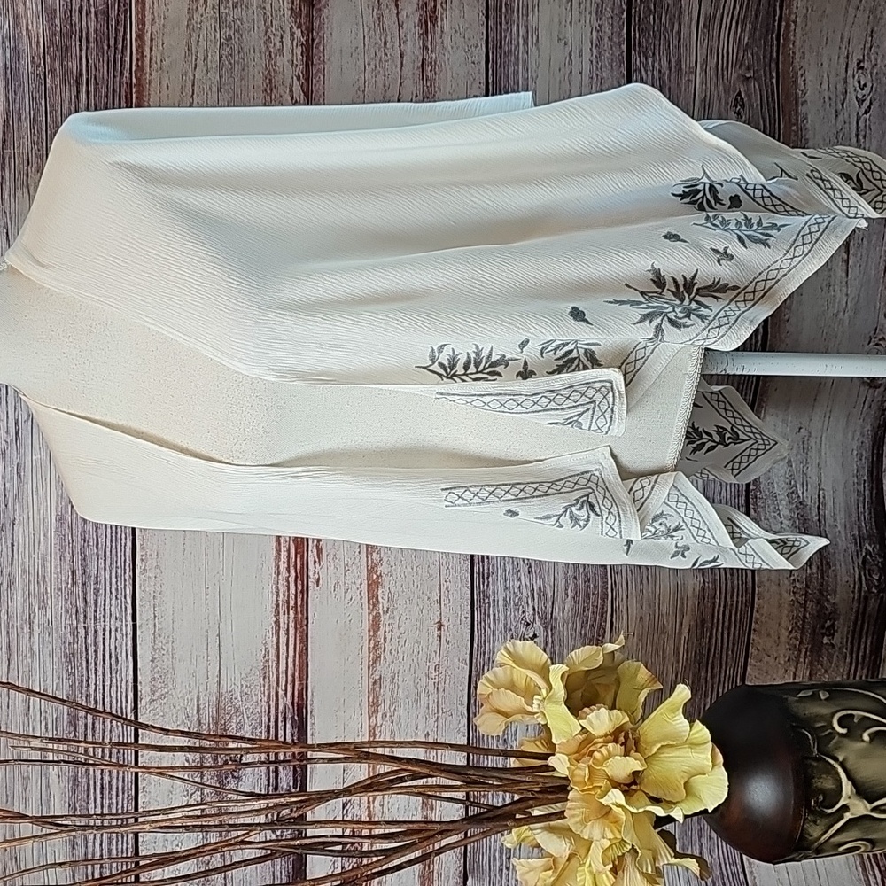 NEW LEAF GARLAND GRAY EMBROIDERED OPEN FRONT KIMONO
